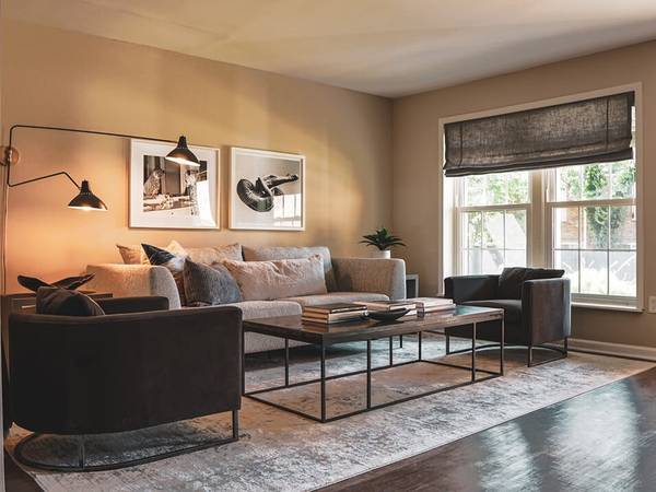 2BR ready for Spring! W/D Hook Up! Newer cabinets and appliances! 1