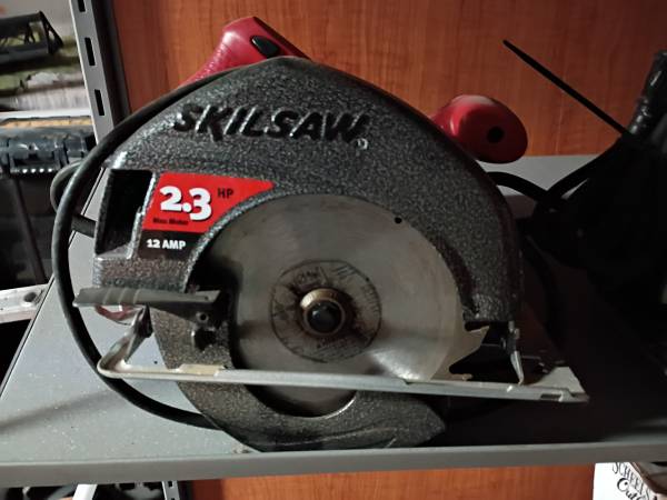 Skil  corded circular saw  7 1/4" 1