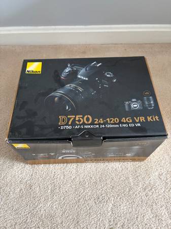 Nikon D750 camera BODY only,  in MINT condition 1