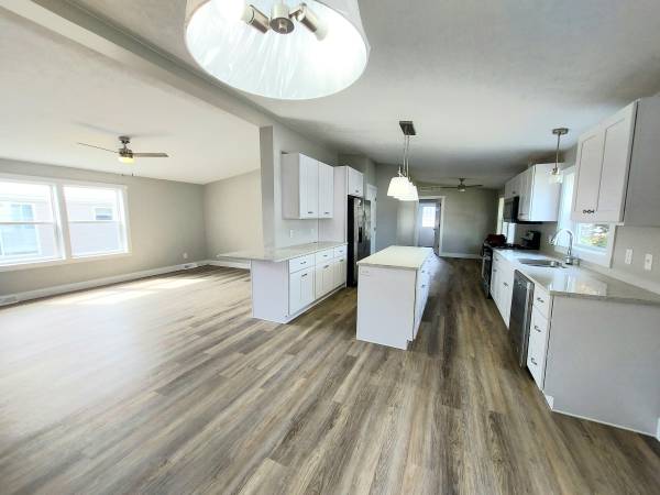 $85,000 / 3br - 1560ft2 - Stunning home in Kings Court~ offered by Schmidt Mobile Home (Traverse City/2403 leisure)64037895944193120