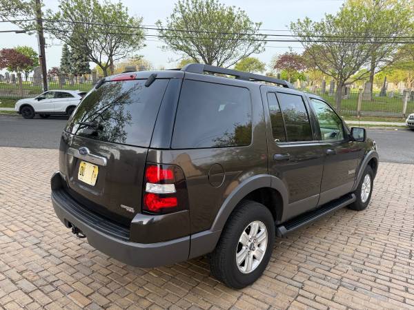 2006 Ford explorer 109 k millas AWD título limpio asientos de cuero - $5,200 (Queens ny)63614982772737122