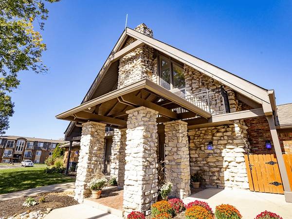 2B/1B, Sprawling Sundeck, Private Tanning Bed 1