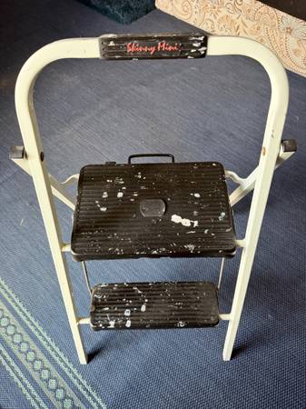 Folding step stool 1
