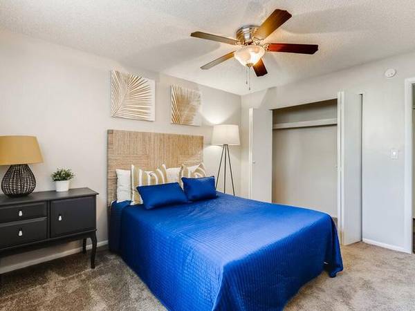 $1,200 / 2br - 810ft2 - Public Parks Nearby, Spacious Walk In Closets in selected apartments (Tempe/Near ASU Campus)64025000202755121