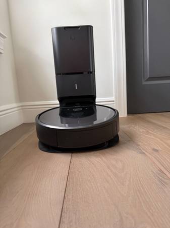 Roomba Computer guided vacuum cleaner 1