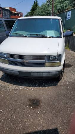 2005 WHITE CHEVROLET ASTRO VAN - $9,500 (Brooklyn)63614230169091121