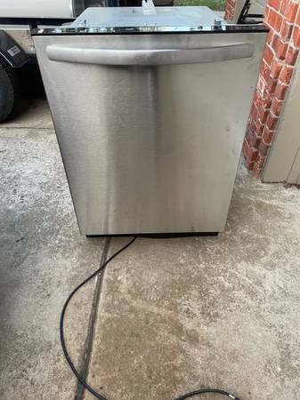 24" STAINLESS STEEL FRIGIDAIRE DISHWASHER WITH TOP CONTROLS 1