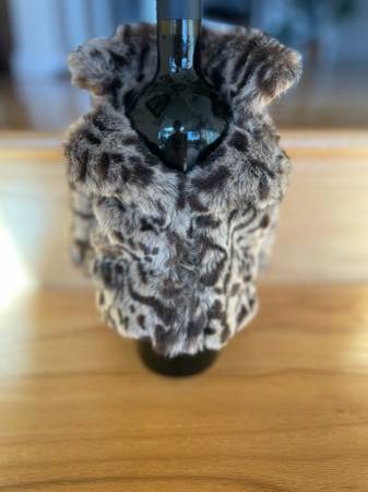 Super Cute Faux Fur Coat Wine Cover, MINT Condition! 1
