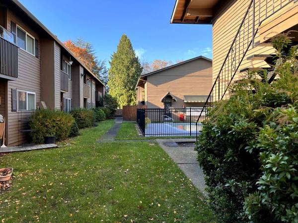 $1,349 / 1br - 800ft2 - SPACIOUS, TRANQUIL, 1 BR APARTMENT BY MAX, BUS MALL (Gresham - Central City)64038881310337124