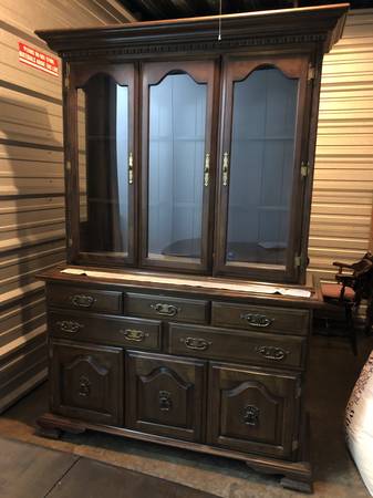 WALNUT BUFFET/HUTCH 1