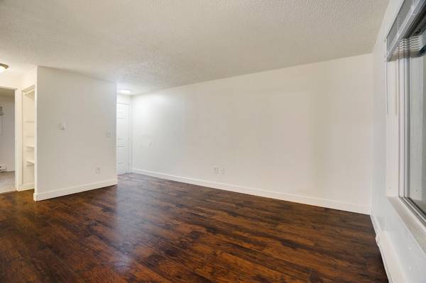 $1,350 / 2br - 690ft2 - Online Payments Available, Basketball Court, Park Like Setting (Lakewood)63688462418817122