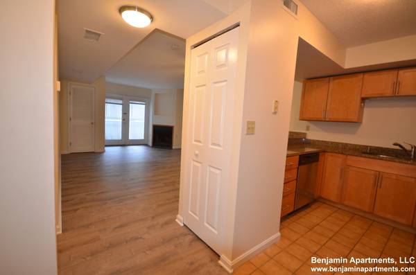 $3,000 / 1br - **1 month free ** NO fee ** Central Square 1 bed 1 bath. Pet ok. (Central Square)63810039768323121