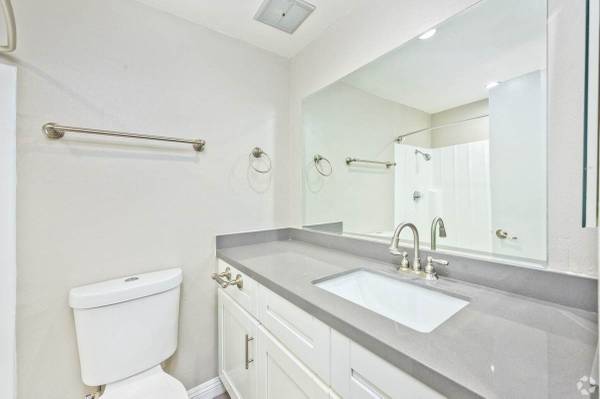 $1,479 / 476ft2 - Beautifully Updated Studios ~ 1 Month FREE! (311 S SUNRISE WAY, PALM SPRINGS, CA)63686191922691124