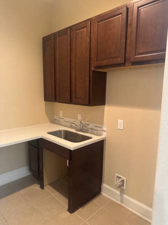 $1,350 / 860ft2 - Office Space for Lease in The Woodlands – Prime Location! (Rayford)63924168311683123