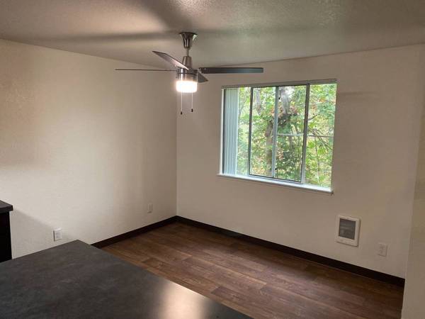 $1,749 / 2br - 985ft2 - Cerca de todos los lugares a los que deseas ir (Beaverton)63820795817475121