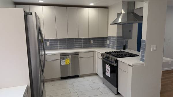 $2,995 / 2br - 950ft2 - 📣 Moderno 2H/1BA – Renovación de Diseñador | Fibra de 1 Gig | Lavandería Bosch (emeryville)63622983148035122