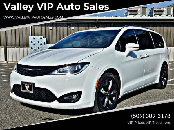 2018 Chrysler Pacifica  Limited 4dr Mini Van Minivan 1