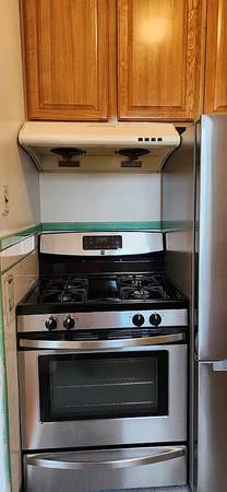 $1,220 / 1br - This unit features four distinct rooms: a modern bathroom (San Francisco)63884117720705122