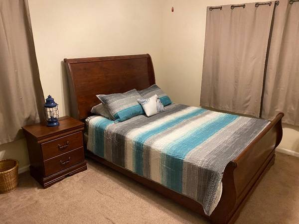 $750 / 2400ft2 - Female Roommate Wanted All Utilities Included, W/D, Pool Home on Creek (West Ashley)64015945183491123