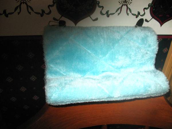 Baby Blue Hut with hooks for medium size bird - never used 1