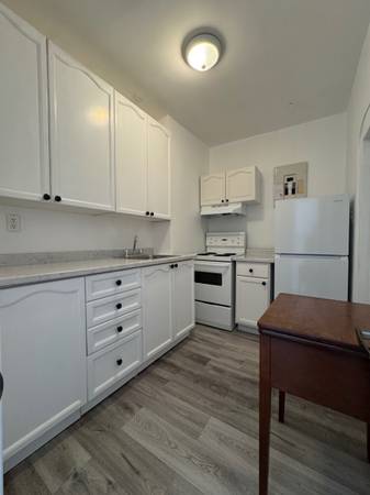 BACHELOR APARTMENT 3