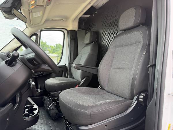 2025 RAM ProMaster 2500 - Photo 15