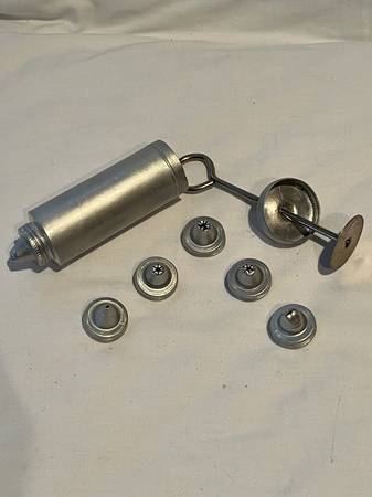 VINTAGE 1950s ALUMINUM CAKE DECORATOR PRESS with 6 TIPS 1