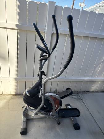 MERACH CARDIO CLIMBER ELLIPTICAL MACHINE. MODEL MR-E17 1