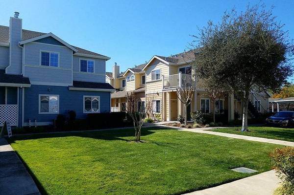 $2,850 / 2br - 942ft2 - On-Site Management, Carport, Tiled Entry in the Bathrooms (napa county)63847328681859121