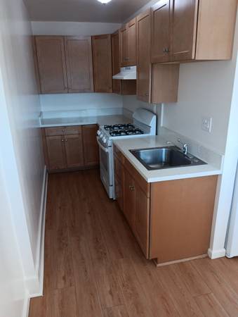 $1,995 / 1hab - 750ft2 - AMPLIO DEPARTAMENTO DE 1 DORMITORIO, 1 HABITACIÓN ADICIONAL Y 1 BAÑO CON ESTACIONAMIENTO CUBIERTO PARA 1 AUTO XYZ (Alhambra)63876485502721123