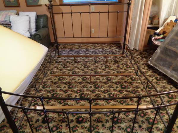 Queen Size Bed Frame 1