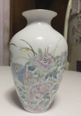 BEAUTIFUL VASE 1