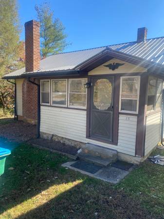 $1,200 / 1br - 900ft2 - house in Candler (Candler)64029203290499120
