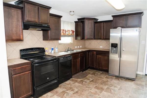 $1650.00 / 4br - 4 beds 2 bath house with a huge backyard63902819472642123