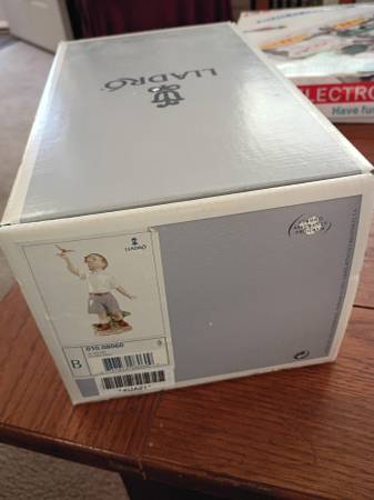 NIB Lladro "Flying Free" from Spain 1