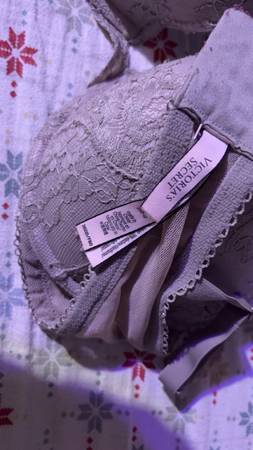 Victoria Secert padded pushup bra 36DD 1