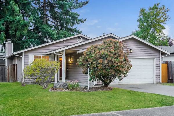 $1,700 / 3br - 1128ft2 - Laundry Care Center, Plush Carpeting, Hardwood Style Flooring (Tacoma)63934549571074120