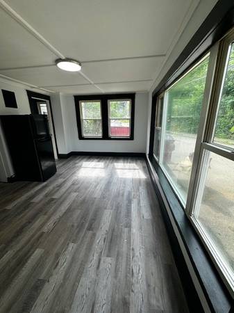 $1500.00 / 1br - 700ft2 - 510 Main Street #8- Charming 1 Bed, 1 Bath Unit in Farmington | $1500/63931520441346124