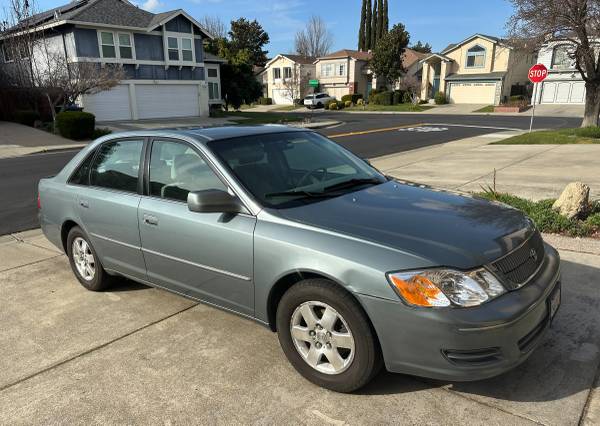 2001 Toyota Avalon XLS 1