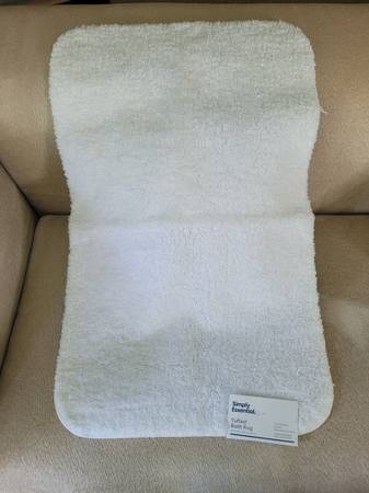 (New) Tufted Bath Rug 1