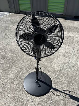 Lasko 20” Adjustable Pedestal Fan with Remote – Excellent Condition 1