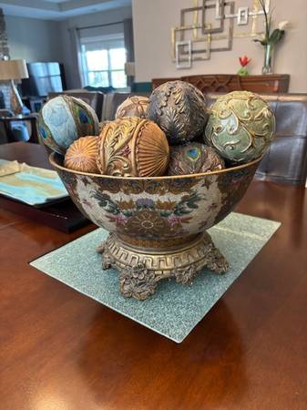 decorative Bowl with Balls 1