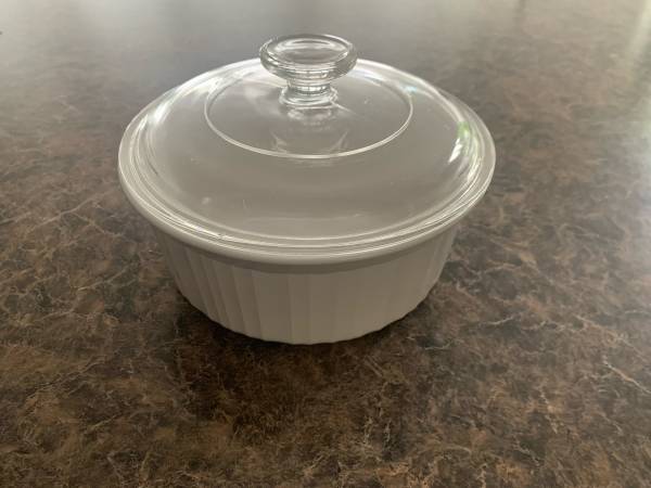 Corning Ware French White round casserole dish 1