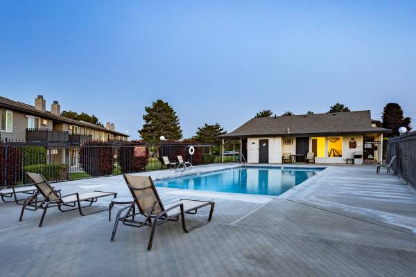 $1,310 / 2br - 949ft2 - Call Highlander your new home!! (Kennewick,WA)63829732627203123