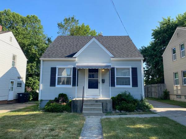 $825 / 3br - 941ft2 - Now available for rent a charming 3-bedroom, 1-bath home (Akron, OH)63661058040323120