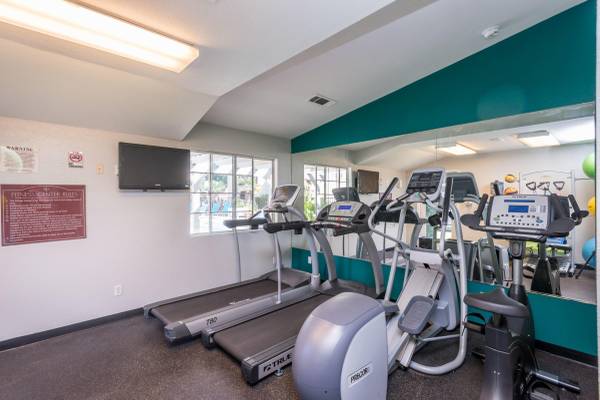 $1,655 / 2br - 885ft2 - At Last, This Is what You've Been Searching For (2001 E. Cross Ave Tulare, CA 93274)63809810161793122