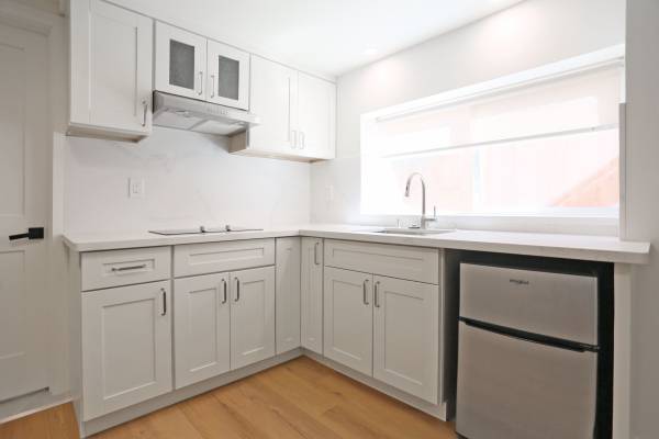 $1,850 OPEN SUN 2:30-3pm.Remodeled Studio Garden Apt,Yard,Laundry(575 A Palm) (south san francisco)64030486783107123