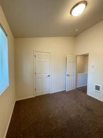 $1,695 / 2br - 830ft2 - Townhouse at Cherry Blossom Village! Pet accepted! 46 Owosso Dr #24 (Eugene)63977276506627123