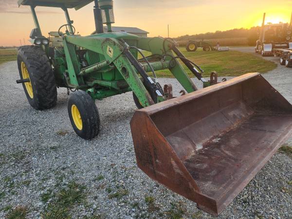 John Deere 158 loader 1