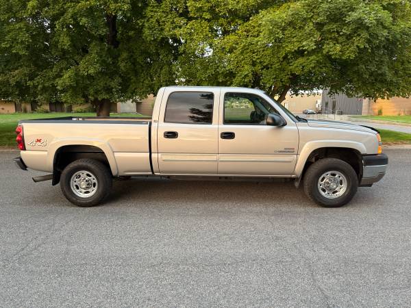 87,000 millas, Chevy 2500 2004, 6.6L LLY 4x4 - $28,900 (Nephi)63493464827265121